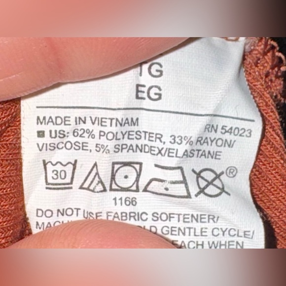 Old Navy - XL UltraLite Go Dry Crop Fitness - Picture 4 of 4